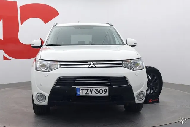 Mitsubishi Outlander Plus 4WD 5P - Koukku / Xenon / 18